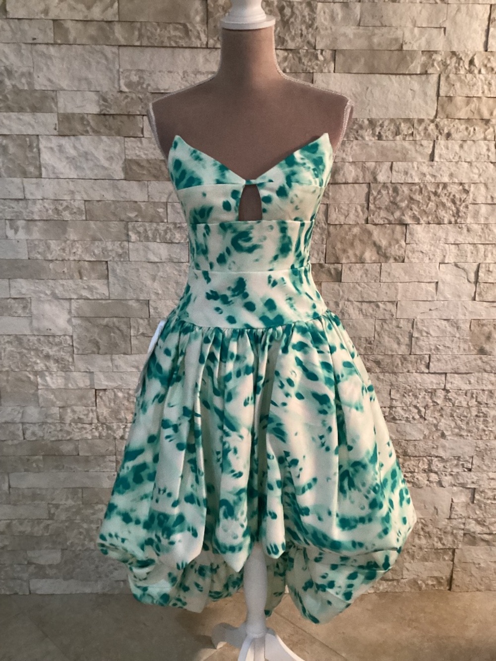 NWT BCBGMAXAZRIA Spectra Green Bubble Hem Cutout Dress Size 2 Cocktail Party